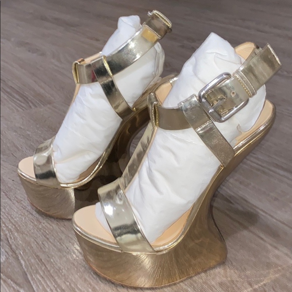 Giuseppe gold wedges